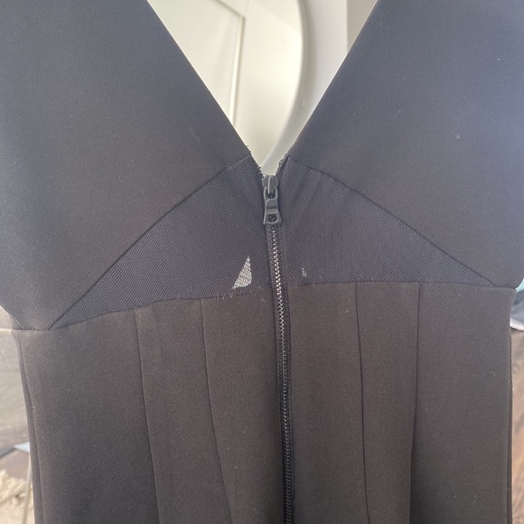 Black Alice + Olivia dress with cutout sz 0 - Picture 3 of 3